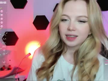 cosplay cam girl small_blondee image #4000472