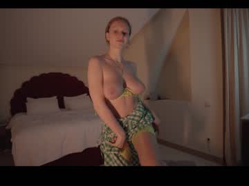 webcam girl chillwithkira capture image #2334474