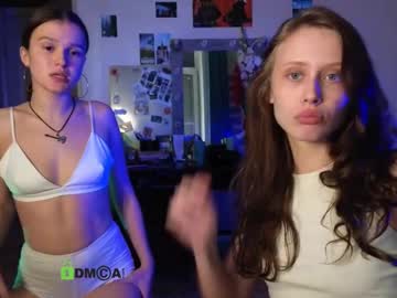 Cam for gigi_and_margo