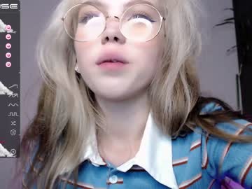 cosplay cam girl small_blondee image #2592513