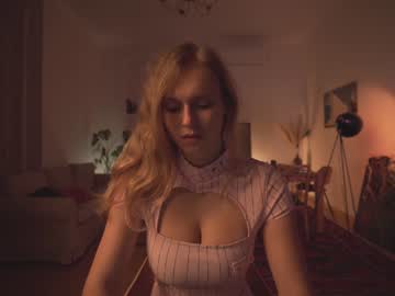 webcam girl chillwithkira capture image #967563