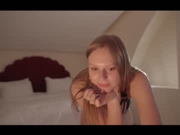 webcam girl chillwithkira capture image #2382977