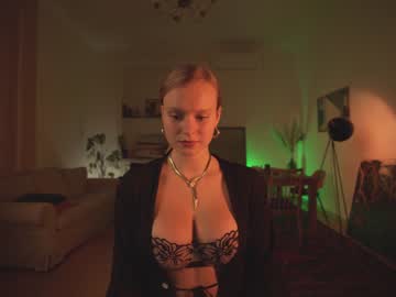 webcam girl chillwithkira capture image #976826