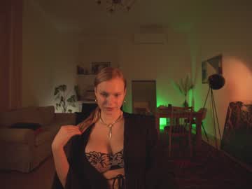 webcam girl chillwithkira capture image #977275