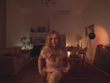 webcam girl chillwithkira capture image #967224