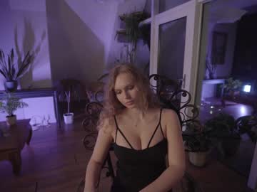 webcam girl chillwithkira capture image #1617946