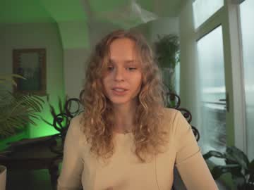 webcam girl chillwithkira capture image #1241426