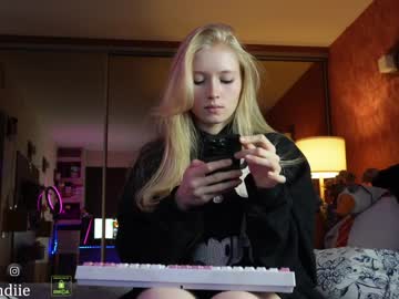cosplay cam girl bestblondiiecb image #5939403