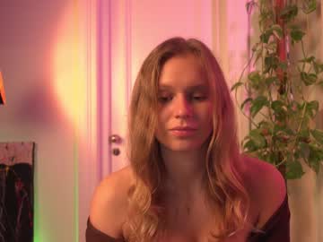 webcam girl chillwithkira capture image #1044479