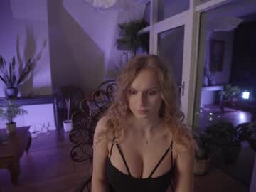 webcam girl chillwithkira capture image #1617847