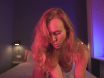 webcam girl chillwithkira capture image #1007039