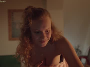 webcam girl chillwithkira capture image #1675180