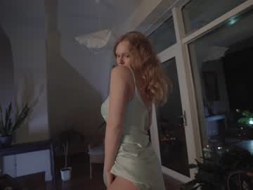 webcam girl chillwithkira capture image #1559372