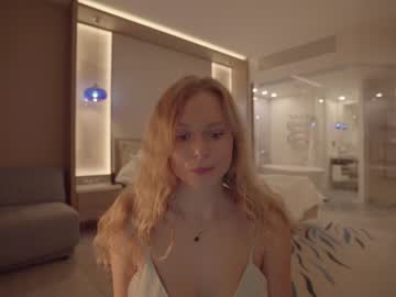 webcam girl chillwithkira capture image #928884