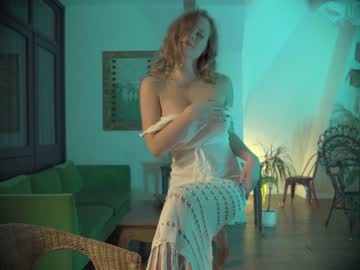 webcam girl chillwithkira capture image #1695139