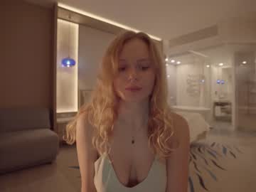 webcam girl chillwithkira capture image #929069