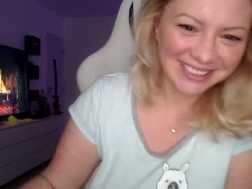webcam girl kiradivine capture image #1560381