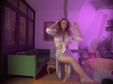 webcam girl chillwithkira capture image #1713988