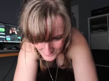 cosplay cam girl boobsgwendy image #5809398