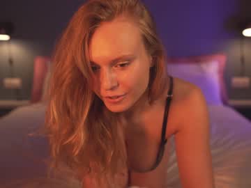 webcam girl chillwithkira capture image #1006529