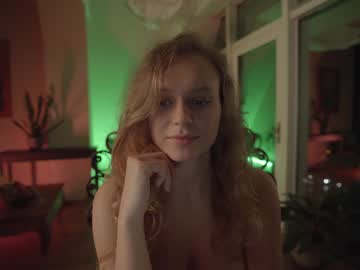 webcam girl chillwithkira capture image #1380195