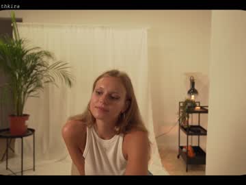 webcam girl chillwithkira capture image #3208960