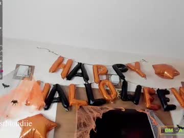cosplay cam girl bestblondiiecb image #2948444