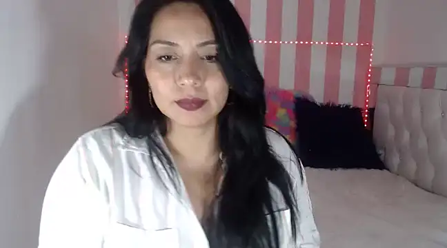 Stripchat sex cam ShaniaWilson1